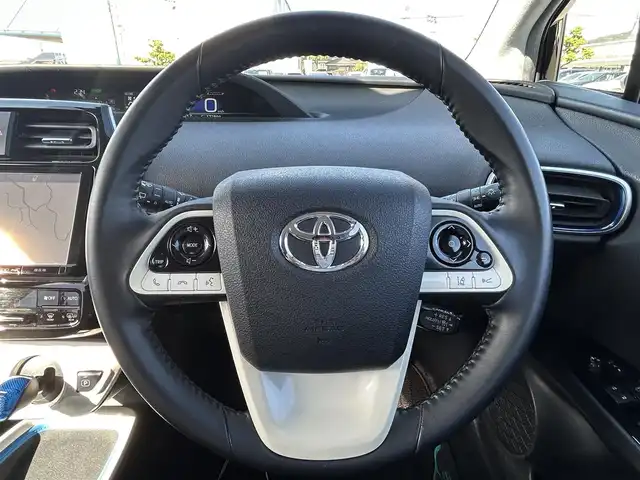 トヨタ プリウス A ツーリングセレクション 岡山県 2016(平28)年 12.3万km アティチュードブラックマイカ 登録時走行距離122248km/モデリスタフルエアロ/純正9インチナビ/フルセグTV（AM/FM/CD/DVD/BT)/バックカメラ/ビルトインETC/ヘッドアップディスプレイ/トヨタセーフティセンス/・ブラインドスポットモニター/・プリクラッシュセーフティ/・レーダークルーズコントロール/・レーンデバーチャーアラート/・オートマチックハイビーム/・シンプルインテリジェントパーキングアシスト/・インテリジェントクリアランスソナー/・リアクロストラフィックアラート/シートヒーター/17インチ純正AW/LEDヘッドライト/純正フロアマット