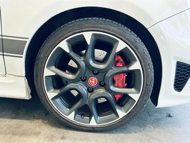 アバルト ５９５ コンペティツィオーネ 大阪府 2019(令1)年 2.6万km ホワイト 純正ディスプレイオーディオ/applecarplay/クリアランスソナー/純正17インチAW/HIDヘッドライト/パドルシフト/ハーフ革/リモコンキー/USB/Bluetooth/ブレンボ製レッドブレーキキャリパー/ヘッドライトウォッシャー/ETC/ドラレコ
