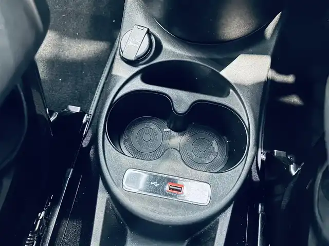 アバルト ５９５ コンペティツィオーネ 大阪府 2019(令1)年 2.6万km ホワイト 純正ディスプレイオーディオ/applecarplay/クリアランスソナー/純正17インチAW/HIDヘッドライト/パドルシフト/ハーフ革/リモコンキー/USB/Bluetooth/ブレンボ製レッドブレーキキャリパー/ヘッドライトウォッシャー/ETC/ドラレコ