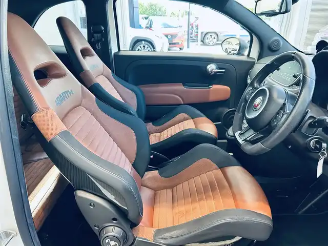 アバルト ５９５ コンペティツィオーネ 大阪府 2019(令1)年 2.6万km ホワイト 純正ディスプレイオーディオ/applecarplay/クリアランスソナー/純正17インチAW/HIDヘッドライト/パドルシフト/ハーフ革/リモコンキー/USB/Bluetooth/ブレンボ製レッドブレーキキャリパー/ヘッドライトウォッシャー/ETC/ドラレコ
