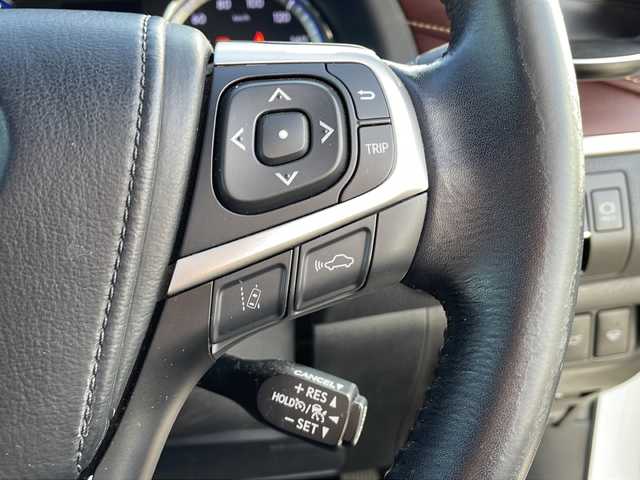 トヨタ ハリアー プレミアム 島根県 2017(平29)年 5万km ホワイトパールクリスタルシャイン 10インチALPINEナビ（EX10Z）/フルセグTV/Bluetooth接続/バックカメラ/モデリスタエアロ/パノラマサンルーフ/電動パーキングブレーキ/Toyota Safety Sense/・プリクラッシュセーフティシステム/・レーダークルーズコントロール/・レーンディパーチャーアラート/・オートマティックハイビーム/パワーバックドア/ハーフレザーシート/パワーシート/ドライブレコーダー/純正フロアマット・ドアバイザー