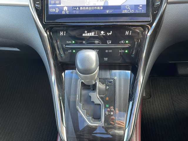 トヨタ ハリアー プレミアム 島根県 2017(平29)年 5万km ホワイトパールクリスタルシャイン 10インチALPINEナビ（EX10Z）/フルセグTV/Bluetooth接続/バックカメラ/モデリスタエアロ/パノラマサンルーフ/電動パーキングブレーキ/Toyota Safety Sense/・プリクラッシュセーフティシステム/・レーダークルーズコントロール/・レーンディパーチャーアラート/・オートマティックハイビーム/パワーバックドア/ハーフレザーシート/パワーシート/ドライブレコーダー/純正フロアマット・ドアバイザー