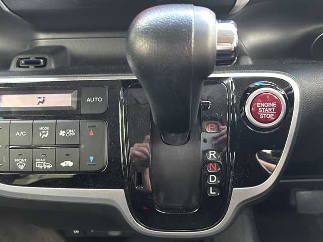 ホンダ Ｎ ＢＯＸ カスタム SSパッケージ 鳥取県 2016(平28)年 3.2万km ブリティッシュグリーンP 純正ギャザーズナビ/バックカメラ/フルセグＴＶ　ＤＶＤ　ＣＤ　ＳＤ　Ｂｌｕｅｔｏｏｔｈ/ナビ装着用スペシャルパッケージ/・ETC車載器(ナビ連動)/・オートエアコン（プラズマクラスター搭載）/・アレルクリーンシート/・運転席シートハイトアジャスター/・車速連動バリアブル間欠ワイパー/・リア左側パワースライドドア/・リアシートスライド/・シートバックテーブル/・リア右側パワースライドドア/あんしんパッケージ/・ディスチャージヘッドライト/・オートライトコントロール機構付/・オートリトラミラー/・ハーフシェイドフロントウィンドウ/・14インチアルミホイール/・360°スーパーUV・IRカットパッケージ/・リア席サンシェード/・ヒーテッドドアミラー/・フロントドア撥水ガラス/・シートヒーター/・LEDルームランプ/・エアコンアウトレットダブルリング(クロームメッキ)/・LEDフォグライト/・LEDポジションランプ/・フォグライトガーニッシュ/フロアマット/スマートキー/新車保証書/取扱説明書