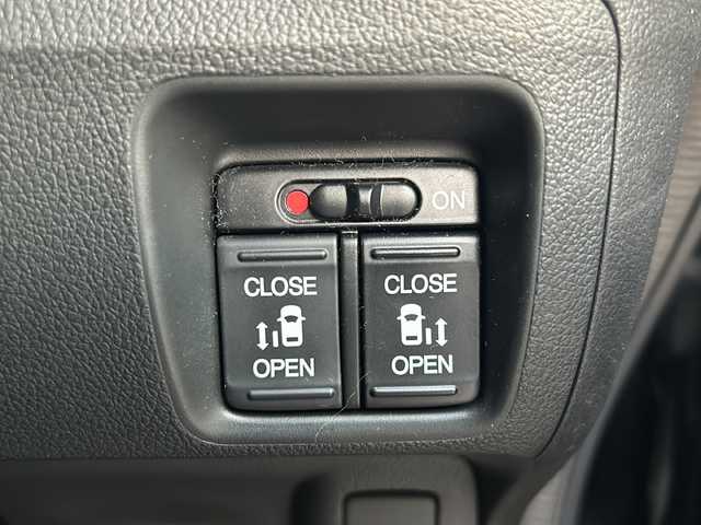 ホンダ Ｎ ＢＯＸ カスタム SSパッケージ 鳥取県 2016(平28)年 3.2万km ブリティッシュグリーンP 純正ギャザーズナビ/バックカメラ/フルセグＴＶ　ＤＶＤ　ＣＤ　ＳＤ　Ｂｌｕｅｔｏｏｔｈ/ナビ装着用スペシャルパッケージ/・ETC車載器(ナビ連動)/・オートエアコン（プラズマクラスター搭載）/・アレルクリーンシート/・運転席シートハイトアジャスター/・車速連動バリアブル間欠ワイパー/・リア左側パワースライドドア/・リアシートスライド/・シートバックテーブル/・リア右側パワースライドドア/あんしんパッケージ/・ディスチャージヘッドライト/・オートライトコントロール機構付/・オートリトラミラー/・ハーフシェイドフロントウィンドウ/・14インチアルミホイール/・360°スーパーUV・IRカットパッケージ/・リア席サンシェード/・ヒーテッドドアミラー/・フロントドア撥水ガラス/・シートヒーター/・LEDルームランプ/・エアコンアウトレットダブルリング(クロームメッキ)/・LEDフォグライト/・LEDポジションランプ/・フォグライトガーニッシュ/フロアマット/スマートキー/新車保証書/取扱説明書