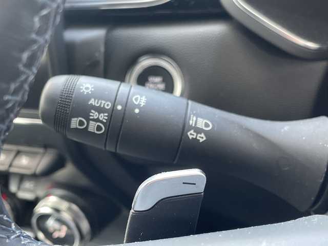 ルノー ルノー キャプチャー インテンス テックパック 愛知県 2023(令5)年 1.7万km パールⅡ 純ディスプレイオーディオ/パノラマビューカメラ/プッシュエンジンスタート/ルーフレール/ルーフ黒/ドライブレコーダー/純18インチAW/ETC/レーダークルーズコントロール/ハーフレザーシート/シートヒーター/ステアリングヒーター/新車保証書/スペアキー