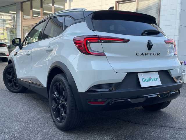 ルノー ルノー キャプチャー インテンス テックパック 愛知県 2023(令5)年 1.7万km パールⅡ 純ディスプレイオーディオ/パノラマビューカメラ/プッシュエンジンスタート/ルーフレール/ルーフ黒/ドライブレコーダー/純18インチAW/ETC/レーダークルーズコントロール/ハーフレザーシート/シートヒーター/ステアリングヒーター/新車保証書/スペアキー