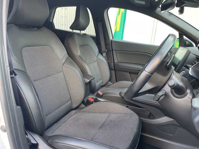 ルノー ルノー キャプチャー インテンス テックパック 愛知県 2023(令5)年 1.7万km パールⅡ 純ディスプレイオーディオ/パノラマビューカメラ/プッシュエンジンスタート/ルーフレール/ルーフ黒/ドライブレコーダー/純18インチAW/ETC/レーダークルーズコントロール/ハーフレザーシート/シートヒーター/ステアリングヒーター/新車保証書/スペアキー