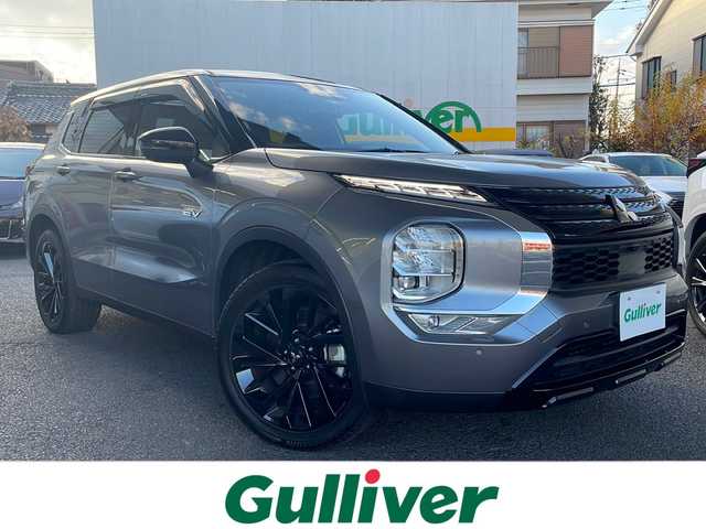 三菱 アウトランダー ＰＨＥＶ ブラックエディション 東京都 2022(令4)年 0.3万km チタニウムグレーメタリック ワンオーナー/純正メモリナビ/パワーバックドア/黒ハーフレザー/BOSE/フルセグテレビ/全方位カメラ/HUD/追従型クルーズコントロール/パドルシフト/パワーシート（D席）/シートヒーター（D+N席）/ステアリングヒーター/後方ドライブレコーダー/BSM/デジタルインナーミラー/衝突軽減ブレーキ/オートハイビーム/ソナー/プッシュスタート/純正アルミホイール/純正LEDライト