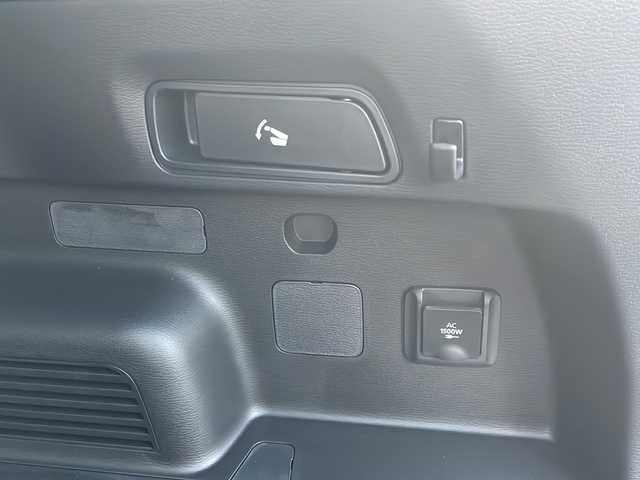 三菱 アウトランダー ＰＨＥＶ ブラックエディション 東京都 2022(令4)年 0.3万km チタニウムグレーメタリック ワンオーナー/純正メモリナビ/パワーバックドア/黒ハーフレザー/BOSE/フルセグテレビ/全方位カメラ/HUD/追従型クルーズコントロール/パドルシフト/パワーシート（D席）/シートヒーター（D+N席）/ステアリングヒーター/後方ドライブレコーダー/BSM/デジタルインナーミラー/衝突軽減ブレーキ/オートハイビーム/ソナー/プッシュスタート/純正アルミホイール/純正LEDライト