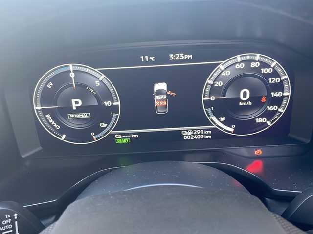 三菱 アウトランダー ＰＨＥＶ ブラックエディション 東京都 2022(令4)年 0.3万km チタニウムグレーメタリック ワンオーナー/純正メモリナビ/パワーバックドア/黒ハーフレザー/BOSE/フルセグテレビ/全方位カメラ/HUD/追従型クルーズコントロール/パドルシフト/パワーシート（D席）/シートヒーター（D+N席）/ステアリングヒーター/後方ドライブレコーダー/BSM/デジタルインナーミラー/衝突軽減ブレーキ/オートハイビーム/ソナー/プッシュスタート/純正アルミホイール/純正LEDライト