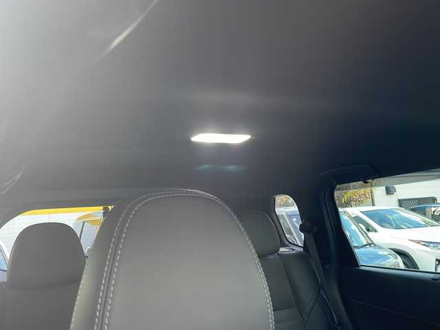 三菱 アウトランダー ＰＨＥＶ ブラックエディション 東京都 2022(令4)年 0.3万km チタニウムグレーメタリック ワンオーナー/純正メモリナビ/パワーバックドア/黒ハーフレザー/BOSE/フルセグテレビ/全方位カメラ/HUD/追従型クルーズコントロール/パドルシフト/パワーシート（D席）/シートヒーター（D+N席）/ステアリングヒーター/後方ドライブレコーダー/BSM/デジタルインナーミラー/衝突軽減ブレーキ/オートハイビーム/ソナー/プッシュスタート/純正アルミホイール/純正LEDライト