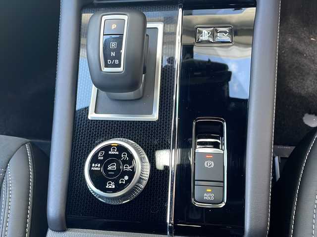 三菱 アウトランダー ＰＨＥＶ ブラックエディション 東京都 2022(令4)年 0.3万km チタニウムグレーメタリック ワンオーナー/純正メモリナビ/パワーバックドア/黒ハーフレザー/BOSE/フルセグテレビ/全方位カメラ/HUD/追従型クルーズコントロール/パドルシフト/パワーシート（D席）/シートヒーター（D+N席）/ステアリングヒーター/後方ドライブレコーダー/BSM/デジタルインナーミラー/衝突軽減ブレーキ/オートハイビーム/ソナー/プッシュスタート/純正アルミホイール/純正LEDライト