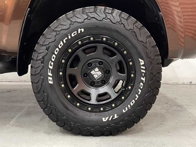 トヨタ ハイラックス サーフ SSR－X LTD 長野県 2005(平17)年 12.2万km 茶 社外パナソニックナビ/バックカメラ/Bluetooth/フルセグテレビ/Bratオリジナルシートカバー/社外エンジンスターター/JAOS BATTLEZマフラー/フロントグリルブラック塗装/ダッシュマット/ミラーヒーター/純正フロアマット/オートライト/社外サイドステップ/ETC/リフトアップ/全塗装/17インチAW　エクストリームJ XJ07/BFグッドリッチ　275/70-17/タコマルックグリル/ヘッドライト　インナーブラック加工