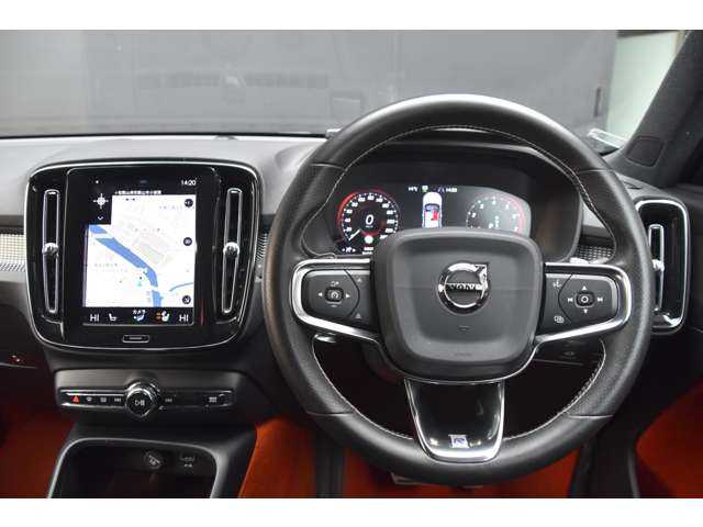 ボルボ ＸＣ４０ T4 AWD Rデザイン 和歌山県 2019(令1)年 2.7万km パール 純正ナビ /フルセグTV /360度カメラ /AppleCarPlay /ACC /電動リアゲート/全席シートヒーター /黒ハーフレザー /レーンキープアシスト /コーナーセンサー /ブラインドスポット /ETC