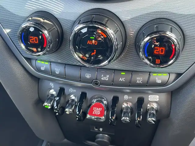 ＭＩＮＩ ＢＭＷ ミニ クロスオーバー クーパー D アンテイムドED 福岡県 2022(令4)年 1万km モメンタムグレー 特別仕様車アンテイムドエディション/・純正ディスプレイオーディオ/（BT/USB/Apple car play）/・ミラー型ETC/・バックカメラ/・ドラレコ前後/・クルーズコントロール/・ブラインドスポットモニター/・レーンキープアシスト/・LEDヘッドライト/・オートライト/・フォグライト前後/・レザーシート/・シートヒーター（D-N）/・パワーシート（D-N）/・コーナーセンサー前後/・ルーフレール/・純正18インチAW