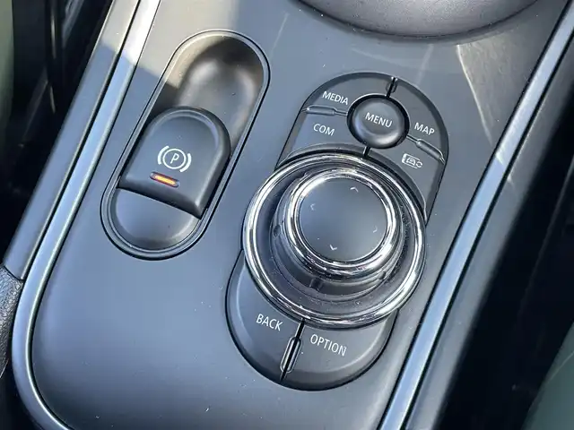 ＭＩＮＩ ＢＭＷ ミニ クロスオーバー クーパー D アンテイムドED 福岡県 2022(令4)年 1万km モメンタムグレー 特別仕様車アンテイムドエディション/・純正ディスプレイオーディオ/（BT/USB/Apple car play）/・ミラー型ETC/・バックカメラ/・ドラレコ前後/・クルーズコントロール/・ブラインドスポットモニター/・レーンキープアシスト/・LEDヘッドライト/・オートライト/・フォグライト前後/・レザーシート/・シートヒーター（D-N）/・パワーシート（D-N）/・コーナーセンサー前後/・ルーフレール/・純正18インチAW