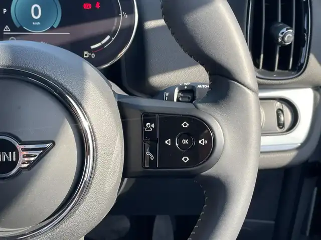 ＭＩＮＩ ＢＭＷ ミニ クロスオーバー クーパー D アンテイムドED 福岡県 2022(令4)年 1万km モメンタムグレー 特別仕様車アンテイムドエディション/・純正ディスプレイオーディオ/（BT/USB/Apple car play）/・ミラー型ETC/・バックカメラ/・ドラレコ前後/・クルーズコントロール/・ブラインドスポットモニター/・レーンキープアシスト/・LEDヘッドライト/・オートライト/・フォグライト前後/・レザーシート/・シートヒーター（D-N）/・パワーシート（D-N）/・コーナーセンサー前後/・ルーフレール/・純正18インチAW