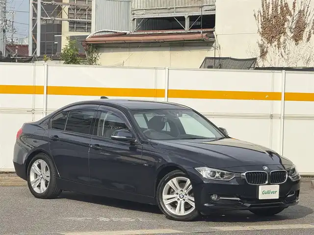 ＢＭＷ ３２０ｄ スポーツ 愛知県 2014(平26)年 8.6万km インペリアル・ブルー・ブリリアント・エフェクト /禁煙//メーカーナビ//BT/USB/AUX/FM/AM//バックカメラ//純正17AW//速度リミッター//HIDオートライト//F/Rフォグ//電格ウィンカーミラー//プッシュスタート//革巻ステアリング//ステアリングスイッチ//前席パワーシート//シートメモリー//MTモードAT//コーナーセンサー//ミラー一体型ETC//ドライブレコーダー//SPORT/SPORT+//CONFORT/ECOPRO//フロアマット//純正ドアバイザー//アイドリングストップ//横滑り防止//ISOFIX//新車時保証書//ナビ取説/クイックガイド/ファーストガイド//整備記録簿H27-30.R3.5//スマートキー//スマートスペアキー