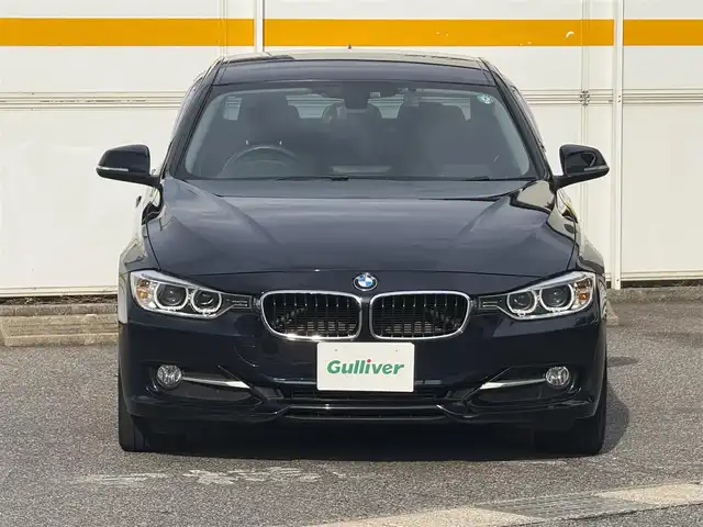 ＢＭＷ ３２０ｄ スポーツ 愛知県 2014(平26)年 8.6万km インペリアル・ブルー・ブリリアント・エフェクト /禁煙//メーカーナビ//BT/USB/AUX/FM/AM//バックカメラ//純正17AW//速度リミッター//HIDオートライト//F/Rフォグ//電格ウィンカーミラー//プッシュスタート//革巻ステアリング//ステアリングスイッチ//前席パワーシート//シートメモリー//MTモードAT//コーナーセンサー//ミラー一体型ETC//ドライブレコーダー//SPORT/SPORT+//CONFORT/ECOPRO//フロアマット//純正ドアバイザー//アイドリングストップ//横滑り防止//ISOFIX//新車時保証書//ナビ取説/クイックガイド/ファーストガイド//整備記録簿H27-30.R3.5//スマートキー//スマートスペアキー