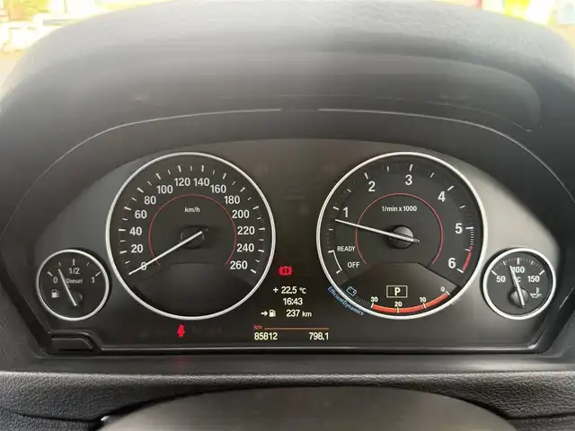 ＢＭＷ ３２０ｄ スポーツ 愛知県 2014(平26)年 8.6万km インペリアル・ブルー・ブリリアント・エフェクト /禁煙//メーカーナビ//BT/USB/AUX/FM/AM//バックカメラ//純正17AW//速度リミッター//HIDオートライト//F/Rフォグ//電格ウィンカーミラー//プッシュスタート//革巻ステアリング//ステアリングスイッチ//前席パワーシート//シートメモリー//MTモードAT//コーナーセンサー//ミラー一体型ETC//ドライブレコーダー//SPORT/SPORT+//CONFORT/ECOPRO//フロアマット//純正ドアバイザー//アイドリングストップ//横滑り防止//ISOFIX//新車時保証書//ナビ取説/クイックガイド/ファーストガイド//整備記録簿H27-30.R3.5//スマートキー//スマートスペアキー