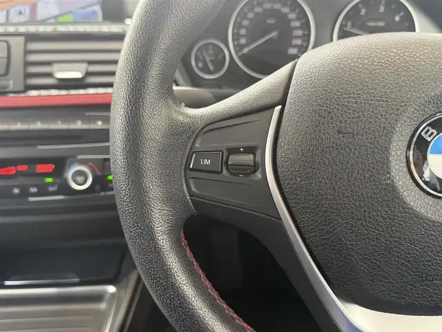 ＢＭＷ ３２０ｄ スポーツ 愛知県 2014(平26)年 8.6万km インペリアル・ブルー・ブリリアント・エフェクト /禁煙//メーカーナビ//BT/USB/AUX/FM/AM//バックカメラ//純正17AW//速度リミッター//HIDオートライト//F/Rフォグ//電格ウィンカーミラー//プッシュスタート//革巻ステアリング//ステアリングスイッチ//前席パワーシート//シートメモリー//MTモードAT//コーナーセンサー//ミラー一体型ETC//ドライブレコーダー//SPORT/SPORT+//CONFORT/ECOPRO//フロアマット//純正ドアバイザー//アイドリングストップ//横滑り防止//ISOFIX//新車時保証書//ナビ取説/クイックガイド/ファーストガイド//整備記録簿H27-30.R3.5//スマートキー//スマートスペアキー