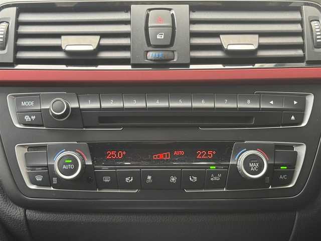 ＢＭＷ ３２０ｄ スポーツ 愛知県 2014(平26)年 8.6万km インペリアル・ブルー・ブリリアント・エフェクト /禁煙//メーカーナビ//BT/USB/AUX/FM/AM//バックカメラ//純正17AW//速度リミッター//HIDオートライト//F/Rフォグ//電格ウィンカーミラー//プッシュスタート//革巻ステアリング//ステアリングスイッチ//前席パワーシート//シートメモリー//MTモードAT//コーナーセンサー//ミラー一体型ETC//ドライブレコーダー//SPORT/SPORT+//CONFORT/ECOPRO//フロアマット//純正ドアバイザー//アイドリングストップ//横滑り防止//ISOFIX//新車時保証書//ナビ取説/クイックガイド/ファーストガイド//整備記録簿H27-30.R3.5//スマートキー//スマートスペアキー