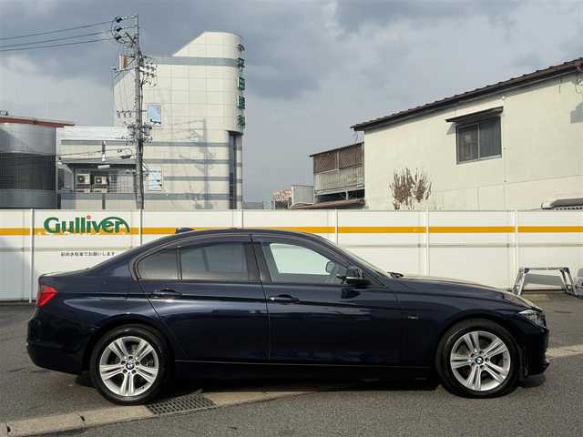 ＢＭＷ ３２０ｄ スポーツ 愛知県 2014(平26)年 8.6万km インペリアル・ブルー・ブリリアント・エフェクト /禁煙//メーカーナビ//BT/USB/AUX/FM/AM//バックカメラ//純正17AW//速度リミッター//HIDオートライト//F/Rフォグ//電格ウィンカーミラー//プッシュスタート//革巻ステアリング//ステアリングスイッチ//前席パワーシート//シートメモリー//MTモードAT//コーナーセンサー//ミラー一体型ETC//ドライブレコーダー//SPORT/SPORT+//CONFORT/ECOPRO//フロアマット//純正ドアバイザー//アイドリングストップ//横滑り防止//ISOFIX//新車時保証書//ナビ取説/クイックガイド/ファーストガイド//整備記録簿H27-30.R3.5//スマートキー//スマートスペアキー