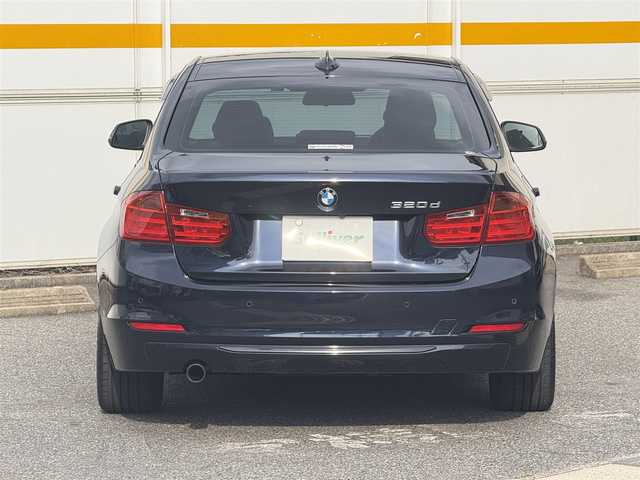 ＢＭＷ ３２０ｄ スポーツ 愛知県 2014(平26)年 8.6万km インペリアル・ブルー・ブリリアント・エフェクト /禁煙//メーカーナビ//BT/USB/AUX/FM/AM//バックカメラ//純正17AW//速度リミッター//HIDオートライト//F/Rフォグ//電格ウィンカーミラー//プッシュスタート//革巻ステアリング//ステアリングスイッチ//前席パワーシート//シートメモリー//MTモードAT//コーナーセンサー//ミラー一体型ETC//ドライブレコーダー//SPORT/SPORT+//CONFORT/ECOPRO//フロアマット//純正ドアバイザー//アイドリングストップ//横滑り防止//ISOFIX//新車時保証書//ナビ取説/クイックガイド/ファーストガイド//整備記録簿H27-30.R3.5//スマートキー//スマートスペアキー