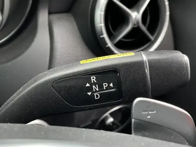 メルセデス・ベンツ ＣＬＡ１８０ AMGライン 福岡県 2015(平27)年 3.9万km ポーラシルバー 純正HDD7型ナビ/（フルセグTV/BT/CD/DVD）/バックモニター/アクティブブレーキアシスト/コーナーセンサー/クルコン/ETC2.0/シートヒーター/アイドリングストップ/パドルシフト/リバースミラー/USB/AMGフロアマット/AMG18inchAW/純正IHIターボタービン/7G-DCT/スペアキー/Pスタート