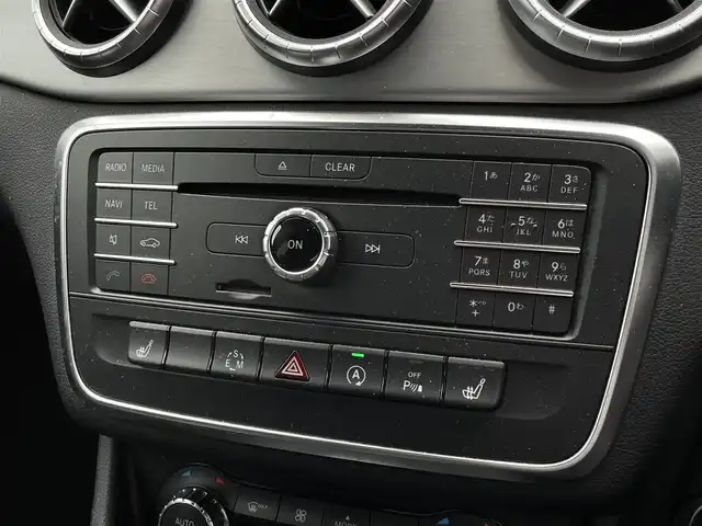 メルセデス・ベンツ ＣＬＡ１８０ AMGライン 福岡県 2015(平27)年 3.9万km ポーラシルバー 純正HDD7型ナビ/（フルセグTV/BT/CD/DVD）/バックモニター/アクティブブレーキアシスト/コーナーセンサー/クルコン/ETC2.0/シートヒーター/アイドリングストップ/パドルシフト/リバースミラー/USB/AMGフロアマット/AMG18inchAW/純正IHIターボタービン/7G-DCT/スペアキー/Pスタート