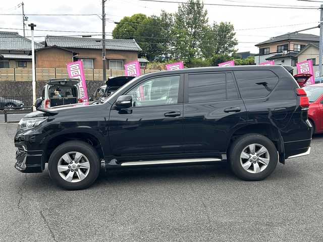 トヨタ ランドクルーザー プラド TX Lパッケージ 愛知県 2018(平30)年 9.8万km アティチュードブラックマイカ /禁煙車//モデリスタエアロ//純正９インチナビ・フルセグTV/　(NSZT-Y66T)//バックカメラ//ビルトインETC//黒革シート//前席パワーシート//前席シートヒーター//純正フロアマット//LEDオートライト//ドライブレコーダー//セーフティセンス//クルーズコントロール//オートハイビーム//純正１７インチアルミ//ステアリングスイッチ//新車保証書/取扱説明書//スペアキー