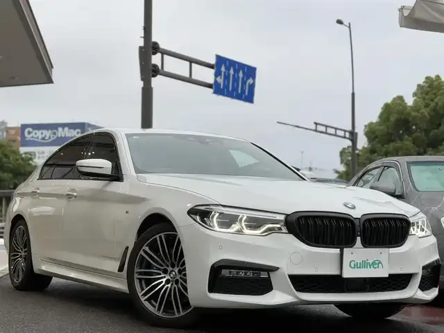 ＢＭＷ ５３０ｉ Mスポーツ 香川県 2018(平30)年 7.5万km アルピンホワイトⅢ 純正HDDナビ/フルセグ/CD/DVD/Bluetooth/サンルーフ/全方位カメラ/レーダークルーズコントロール/黒革シート/前席パワーシート/全席シートヒーター/前席シートベンチレーション/デジタルミラー/前後ドライブレコーダー/レーンキープアシスト/純正19インチアルミ/LEDヘッドライト/コーナーセンサー/ミラー型ETC/スマートキー