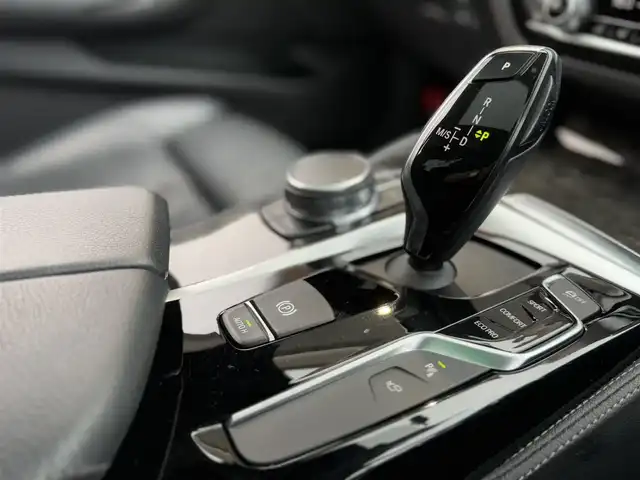 ＢＭＷ ５３０ｉ Mスポーツ 香川県 2018(平30)年 7.5万km アルピンホワイトⅢ 純正HDDナビ/フルセグ/CD/DVD/Bluetooth/サンルーフ/全方位カメラ/レーダークルーズコントロール/黒革シート/前席パワーシート/全席シートヒーター/前席シートベンチレーション/デジタルミラー/前後ドライブレコーダー/レーンキープアシスト/純正19インチアルミ/LEDヘッドライト/コーナーセンサー/ミラー型ETC/スマートキー