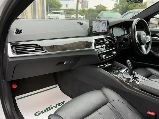 ＢＭＷ ５３０ｉ Mスポーツ 香川県 2018(平30)年 7.5万km アルピンホワイトⅢ 純正HDDナビ/フルセグ/CD/DVD/Bluetooth/サンルーフ/全方位カメラ/レーダークルーズコントロール/黒革シート/前席パワーシート/全席シートヒーター/前席シートベンチレーション/デジタルミラー/前後ドライブレコーダー/レーンキープアシスト/純正19インチアルミ/LEDヘッドライト/コーナーセンサー/ミラー型ETC/スマートキー