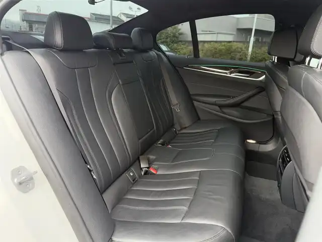 ＢＭＷ ５３０ｉ Mスポーツ 香川県 2018(平30)年 7.5万km アルピンホワイトⅢ 純正HDDナビ/フルセグ/CD/DVD/Bluetooth/サンルーフ/全方位カメラ/レーダークルーズコントロール/黒革シート/前席パワーシート/全席シートヒーター/前席シートベンチレーション/デジタルミラー/前後ドライブレコーダー/レーンキープアシスト/純正19インチアルミ/LEDヘッドライト/コーナーセンサー/ミラー型ETC/スマートキー