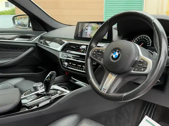 ＢＭＷ ５３０ｉ Mスポーツ 香川県 2018(平30)年 7.5万km アルピンホワイトⅢ 純正HDDナビ/フルセグ/CD/DVD/Bluetooth/サンルーフ/全方位カメラ/レーダークルーズコントロール/黒革シート/前席パワーシート/全席シートヒーター/前席シートベンチレーション/デジタルミラー/前後ドライブレコーダー/レーンキープアシスト/純正19インチアルミ/LEDヘッドライト/コーナーセンサー/ミラー型ETC/スマートキー