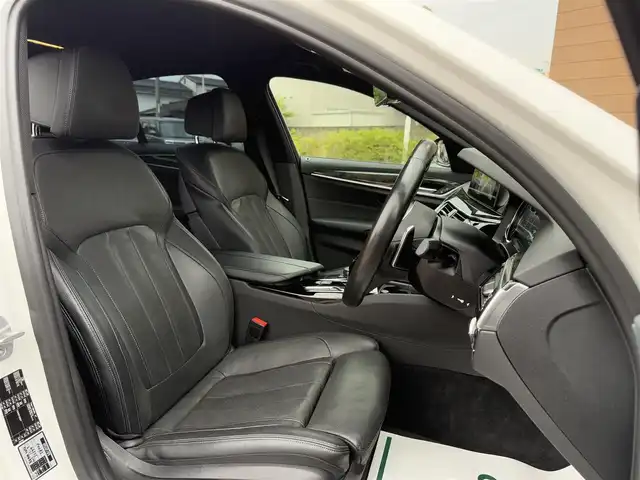 ＢＭＷ ５３０ｉ Mスポーツ 香川県 2018(平30)年 7.5万km アルピンホワイトⅢ 純正HDDナビ/フルセグ/CD/DVD/Bluetooth/サンルーフ/全方位カメラ/レーダークルーズコントロール/黒革シート/前席パワーシート/全席シートヒーター/前席シートベンチレーション/デジタルミラー/前後ドライブレコーダー/レーンキープアシスト/純正19インチアルミ/LEDヘッドライト/コーナーセンサー/ミラー型ETC/スマートキー