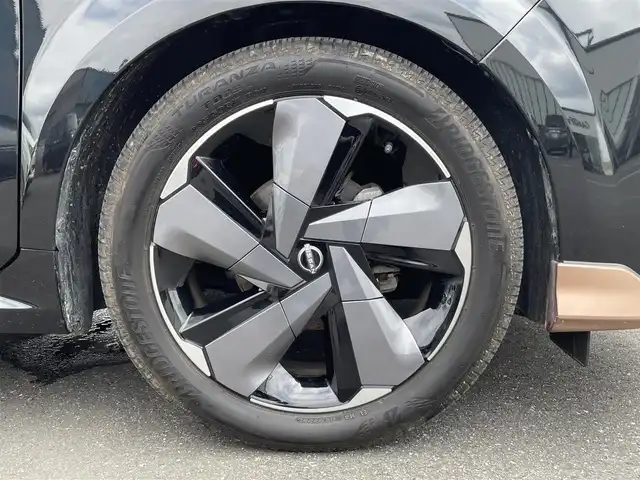 日産 オーラ G 茨城県 2022(令4)年 3.8万km ミッドナイトブラック/サンライズカッパー 純正ナビ/【AM・FM・TV・BT・USB】/プロパイロット/レーダークルコン/全方位カメラ/ETC2.0/シートヒーター/ステアリングヒーター/ワイヤレス充電/インテリジェントルームミラー/前方ドラレコ/前後コーナーセンサー/ステリモ/ブレーキホールド/ハンドル支援/純正フロアマット/純正アルミホイール