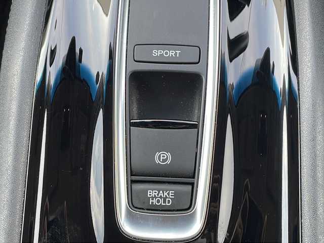 ホンダ ヴェゼル ハイブリッド Z ホンダセンシング 道北・旭川 2019(平31)年 5.3万km クリスタルブラックパール ・４ＷＤ/・禁煙車/・純正ナビ/　ＣＤ・ＤＶＤ・フルセグ・ＢＴ/・バックカメラ/・純正エンジンスターター/・ホンダセンシング/　アダクティブクルーズコントロール/　車線維持支援システム/　衝突軽減ブレーキ/　誤発進抑制機能/　歩行者事故低減ステアリング/　路外逸脱抑制機能/　先行者発進お知らせ/　標識認識機能/・車両接近通報装置/・ドライブレコーダー/・純正17インチアルミ/・LEDオートライト/・LEDフォグライト/・パドルシフト/・ブレーキホールド/・ハーフレザーシート/・前席シートヒーター/・ＥＴＣ