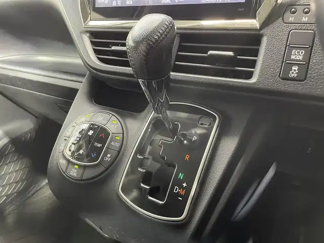 トヨタ ヴォクシー ZS 煌 大阪府 2015(平27)年 4.9万km ホワイトパールクリスタルシャイン ALPINEナビ(フルセグ/DVD再生/Bluetooth) バックカメラ ETC 両側パワースライドドア アイドリングストップ オートライト スマートキー Pスタート リアオートエアコン ドラレコ