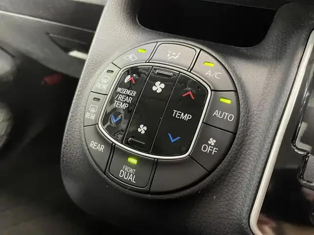 トヨタ ヴォクシー ZS 煌 大阪府 2015(平27)年 4.9万km ホワイトパールクリスタルシャイン ALPINEナビ(フルセグ/DVD再生/Bluetooth) バックカメラ ETC 両側パワースライドドア アイドリングストップ オートライト スマートキー Pスタート リアオートエアコン ドラレコ