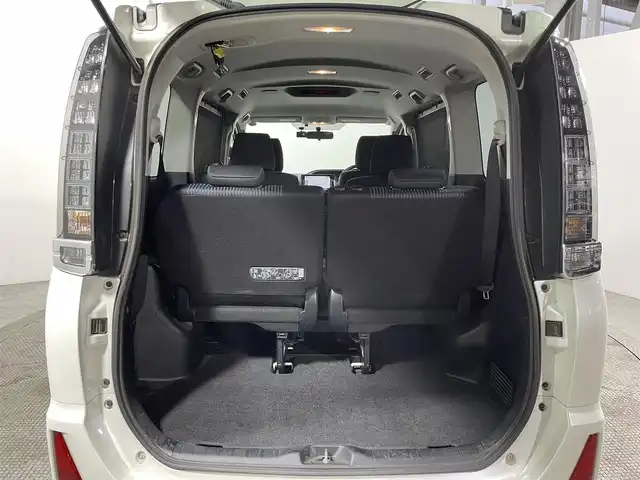 トヨタ ヴォクシー ZS 煌 大阪府 2015(平27)年 4.9万km ホワイトパールクリスタルシャイン ALPINEナビ(フルセグ/DVD再生/Bluetooth) バックカメラ ETC 両側パワースライドドア アイドリングストップ オートライト スマートキー Pスタート リアオートエアコン ドラレコ