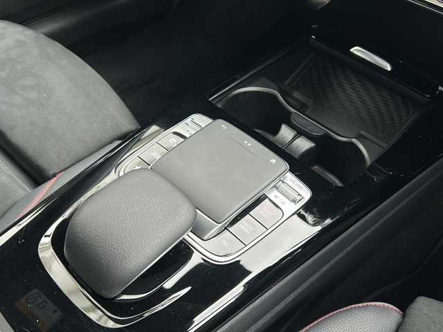 メルセデス・ベンツ ＣＬＡ２００ｄ Sブレーク AMGライン 岐阜県 2020(令2)年 2.1万km デジタルホワイト ワンオーナー/純正ナビ/フルセグTV/Blurtooth/USB/FM/AM/プッシュスタート/シートメモリー/シートヒーター/ビルトインETC2.0/レーダークルーズコントロール/バックカメラ/アラウンドビューモニター/ハーフレザーシート/前後ドライブレコーダー/パワーバックドア/パドルシフト/純正マット/横滑り防止装置/パークとロック/アクティブレーンキープ/アクティブステアリング/カメラ＆パーキング警告装置/道路標識アシスト/アテンションアシスト/ブラインドスポットアシスト/DYNAMICSELECT/冬タイヤ速度制限装置/シートベルト調節/キーアンサーバック/車速感応ドアロック/電動格納ミラー/アンビエントライト/オートライト/オートエアコン/ISOFIXシート