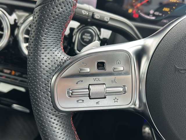 メルセデス・ベンツ ＣＬＡ２００ｄ Sブレーク AMGライン 岐阜県 2020(令2)年 2.1万km デジタルホワイト ワンオーナー/純正ナビ/フルセグTV/Blurtooth/USB/FM/AM/プッシュスタート/シートメモリー/シートヒーター/ビルトインETC2.0/レーダークルーズコントロール/バックカメラ/アラウンドビューモニター/ハーフレザーシート/前後ドライブレコーダー/パワーバックドア/パドルシフト/純正マット/横滑り防止装置/パークとロック/アクティブレーンキープ/アクティブステアリング/カメラ＆パーキング警告装置/道路標識アシスト/アテンションアシスト/ブラインドスポットアシスト/DYNAMICSELECT/冬タイヤ速度制限装置/シートベルト調節/キーアンサーバック/車速感応ドアロック/電動格納ミラー/アンビエントライト/オートライト/オートエアコン/ISOFIXシート
