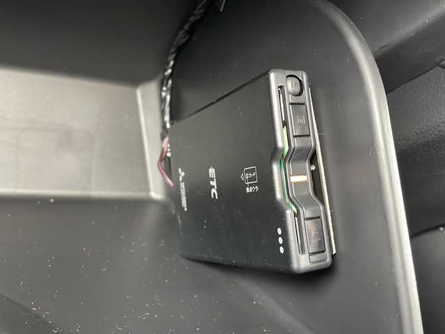 ホンダ ヴェゼル ハイブリッド e:HEV Z 青森県 2024(令6)年 1.7万km プレミアムサンライトホワイトパール 4WD/純正9インチナビ・フルセグTV/CD・DVD・Bluetooth・SD/バックカメラ/合皮コンビシート/前席シートヒーター/ステアリングヒーター/パワーバックドア/ホンダセンシング/衝突軽減ブレーキ/追従クルーズコントロール/アダプティブドライビングビーム/レーンキープアシスト/パーキングセンサー/パドルシフト/純正エンジンスターター/純正前後ドライブレコーダー/ETC/LEDヘッドライト/LEDフォグランプ/純正18インチアルミ