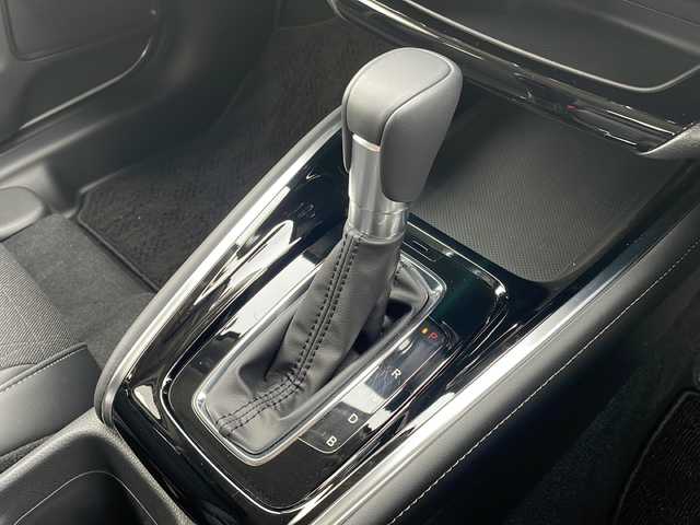 ホンダ ヴェゼル ハイブリッド e:HEV Z 青森県 2024(令6)年 1.7万km プレミアムサンライトホワイトパール 4WD/純正9インチナビ・フルセグTV/CD・DVD・Bluetooth・SD/バックカメラ/合皮コンビシート/前席シートヒーター/ステアリングヒーター/パワーバックドア/ホンダセンシング/衝突軽減ブレーキ/追従クルーズコントロール/アダプティブドライビングビーム/レーンキープアシスト/パーキングセンサー/パドルシフト/純正エンジンスターター/純正前後ドライブレコーダー/ETC/LEDヘッドライト/LEDフォグランプ/純正18インチアルミ