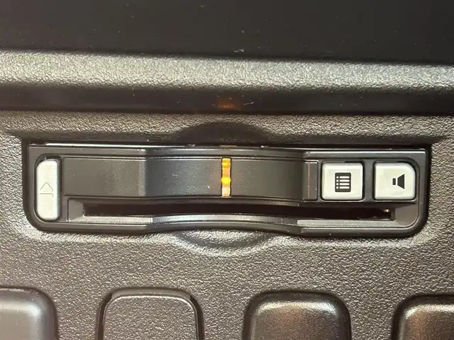 三菱 デリカＤ：５ D－Power package 岩手県 2014(平26)年 8万km ウォームホワイトパール ナビ バックC フリップダウン ETC 両側電動スライド Bluetooth フルセグ DVD再生 クルーズコントロール パドルシフト シートヒーター オートHIDライト フォグランプ オールテレーンタイヤ 16インチAW スマートキー