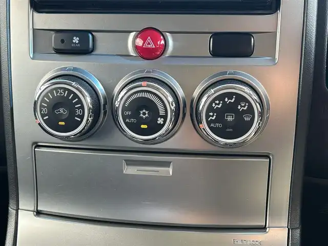 三菱 デリカＤ：５ D－Power package 岩手県 2014(平26)年 8万km ウォームホワイトパール ナビ バックC フリップダウン ETC 両側電動スライド Bluetooth フルセグ DVD再生 クルーズコントロール パドルシフト シートヒーター オートHIDライト フォグランプ オールテレーンタイヤ 16インチAW スマートキー