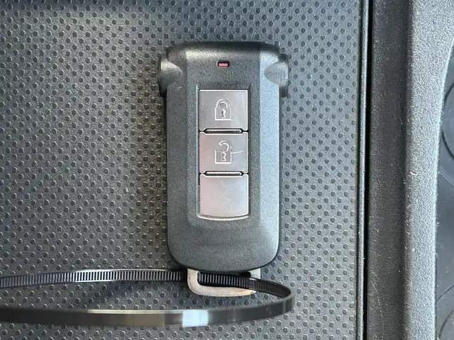 三菱 デリカＤ：５ D－Power package 岩手県 2014(平26)年 8万km ウォームホワイトパール ナビ バックC フリップダウン ETC 両側電動スライド Bluetooth フルセグ DVD再生 クルーズコントロール パドルシフト シートヒーター オートHIDライト フォグランプ オールテレーンタイヤ 16インチAW スマートキー