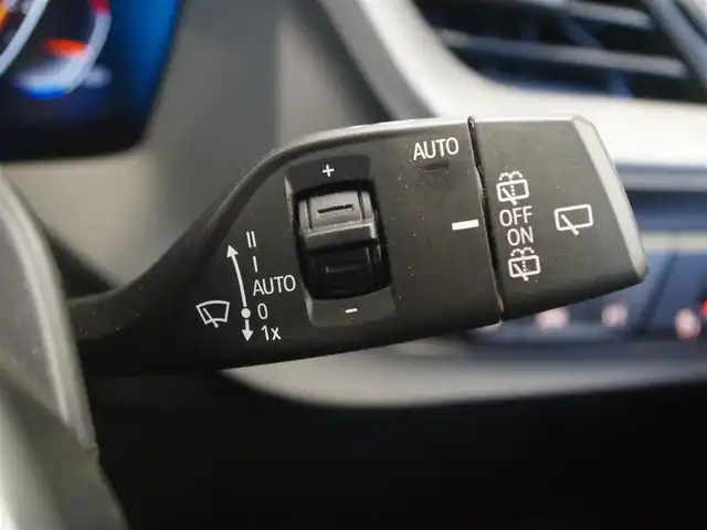 ＢＭＷ １１８ｉ Mスポーツ 岐阜県 2019(令1)年 3.4万km アルピンホワイトⅢ ドライビングアシスト/　レーンディパーチャーウォーニング/　レーンチェンジウォーニング/　前車接近警告機能/　衝突回避、被害軽減ブレーキ/　後車衝突警告機能/　クロストラフィックウォーニング（リヤ）/　トラフィックサインアシスト/アクティブクルーズコントロール（ストップ&ゴー機能付）/パーキングアシスト/　パークディスタンスコントロール/（フロント&リヤ、ビジュアル表示機能付）/　パーキングアシスト/　リヤビューカメラ（予想進路表示機能付）/　リバースアシスト/BMWライブコックピット/HDDナビゲーションシステム/VICS 3メディア対応/コンフォートパッケージ/オートマチックテールゲート/コンフォートアクセス/リヤガラスフィルム施工/純正ドライブレコーダー/ITSスポット対応DSRC車載器